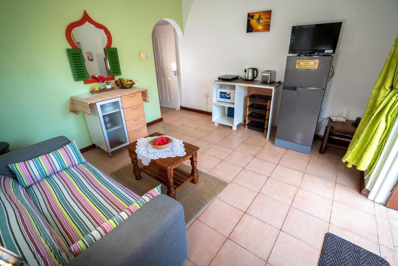 La Maison Hibiscus Self Catering Accommodation Beau Vallon  Exteriör bild