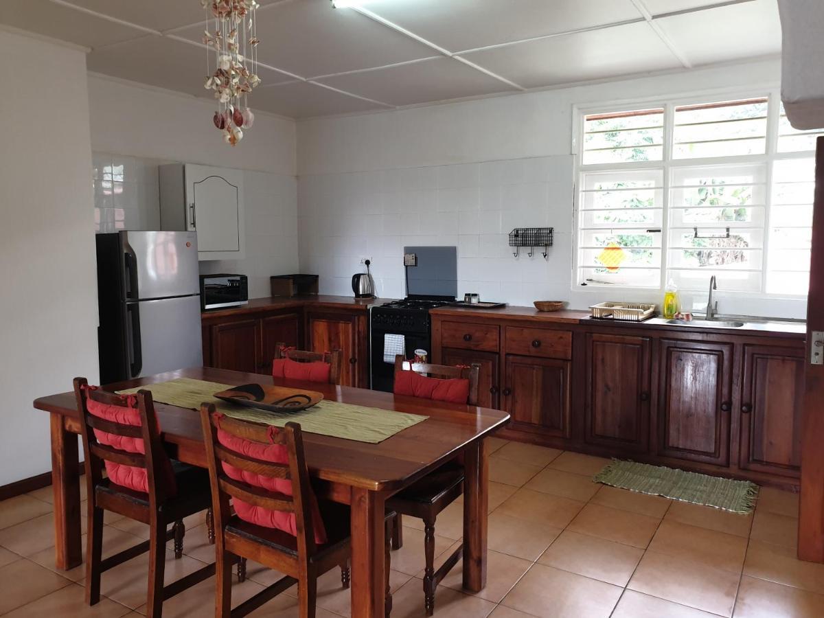 La Maison Hibiscus Self Catering Accommodation Beau Vallon  Exteriör bild
