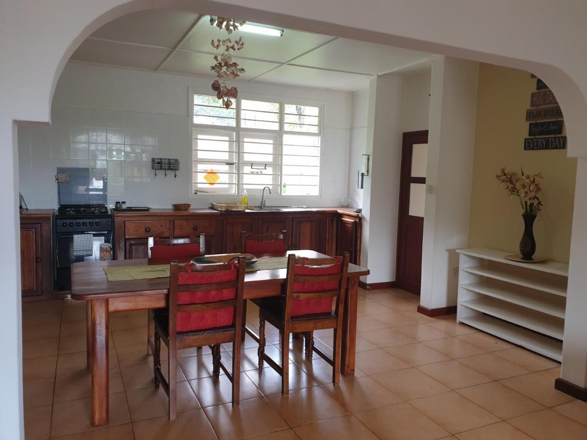 La Maison Hibiscus Self Catering Accommodation Beau Vallon  Exteriör bild